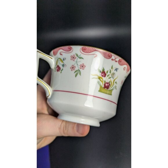 Wedgwood Williamsburg Bianca Bone China Tea Cup R4499 Floral Pattern Gold Trim - Picture 11 of 13
